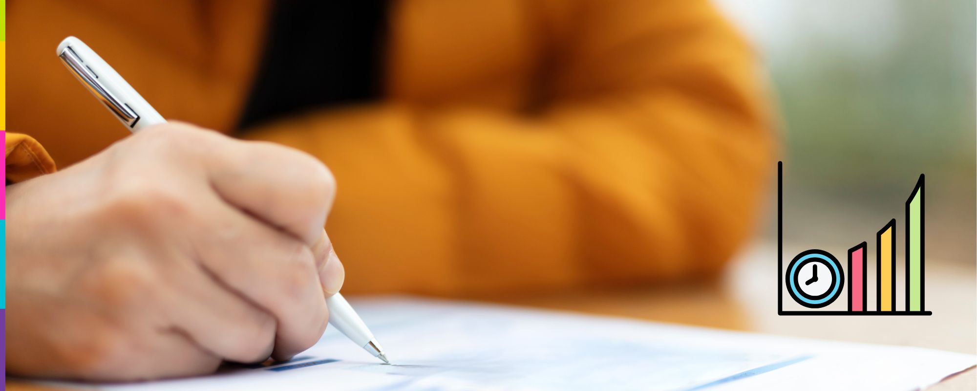 Estudiante resolviendo una pregunta abierta del examen ICFES Saber 11, con niveles de evaluación que representan comprensión, respuesta parcial y respuesta incorrecta.