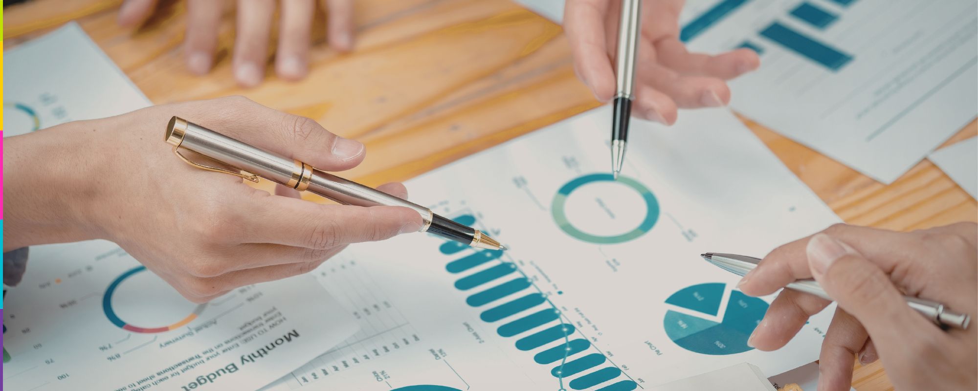 Uso inteligente de resultados Saber PRO – TyT – Claves para un sistema de evaluación científicamente fundamentado Docentes analizando resultados de evaluación educativa para el aseguramiento del aprendizaje